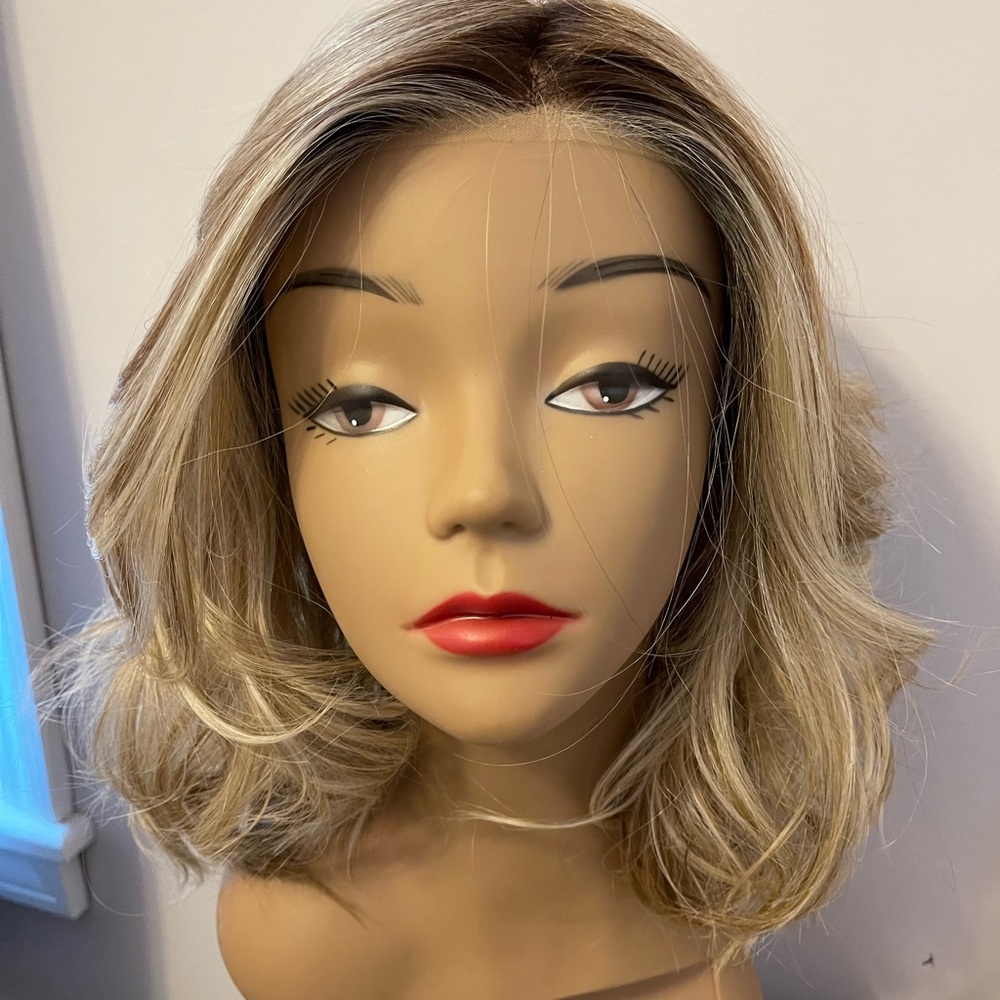 Elegant Light Brown and Blonde Wig